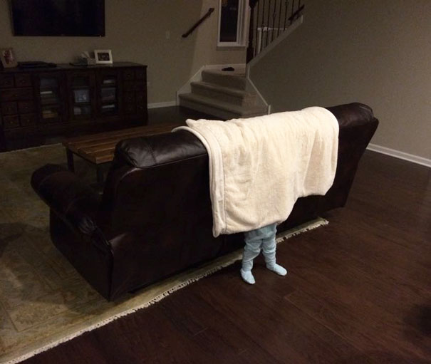 funny-kids-playing-hide-and-seek-601__605